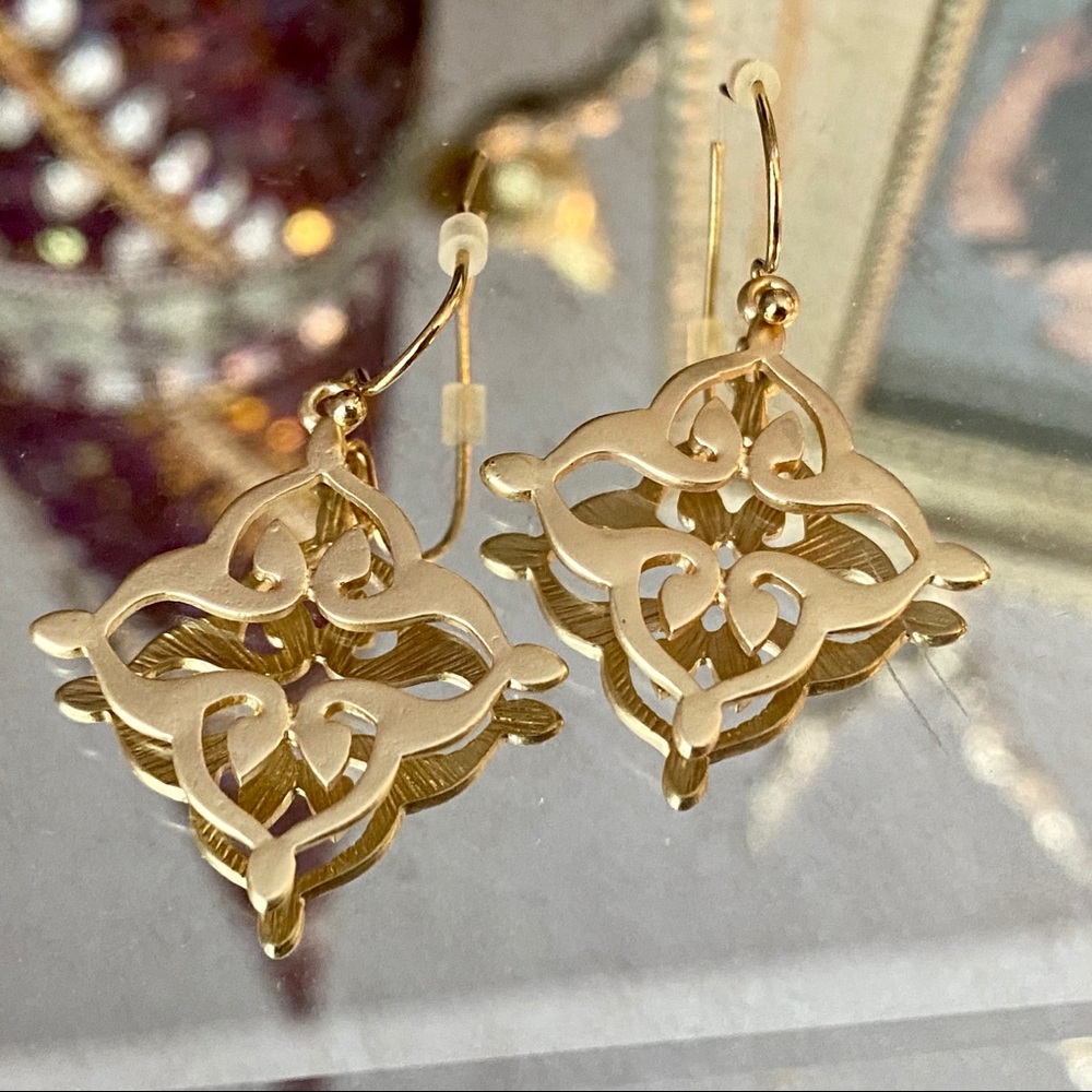 NWT Gold Colored Elegant Earrings